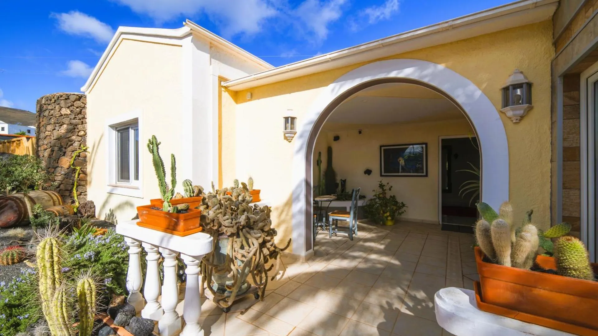 Madora Villa - Private Pool, Amazing Garden, Sea View & Quiet Location La Asomada  0*, La Asomada (Lanzarote)