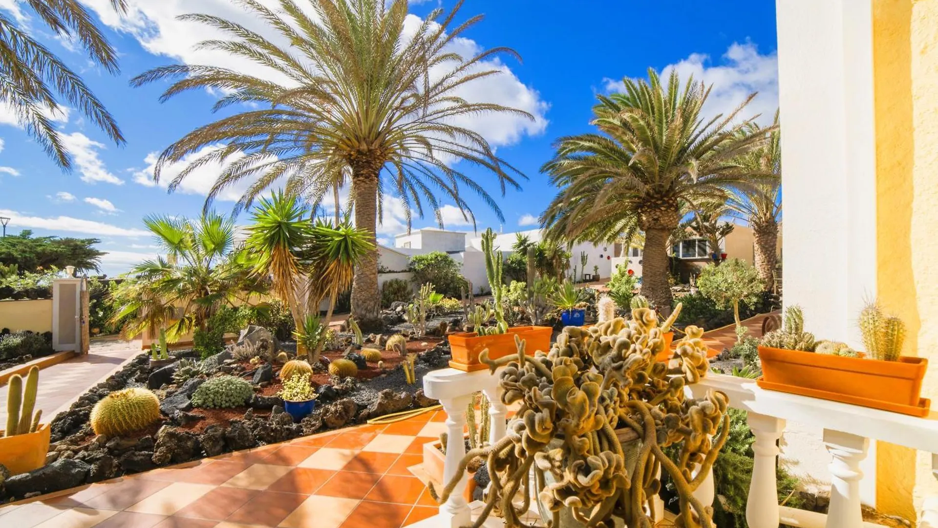 Madora Villa - Private Pool, Amazing Garden, Sea View & Quiet Location La Asomada